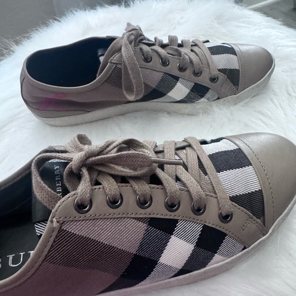 Burberry Brown Sneakers with Plaid Pattern - Picture 7 of 8